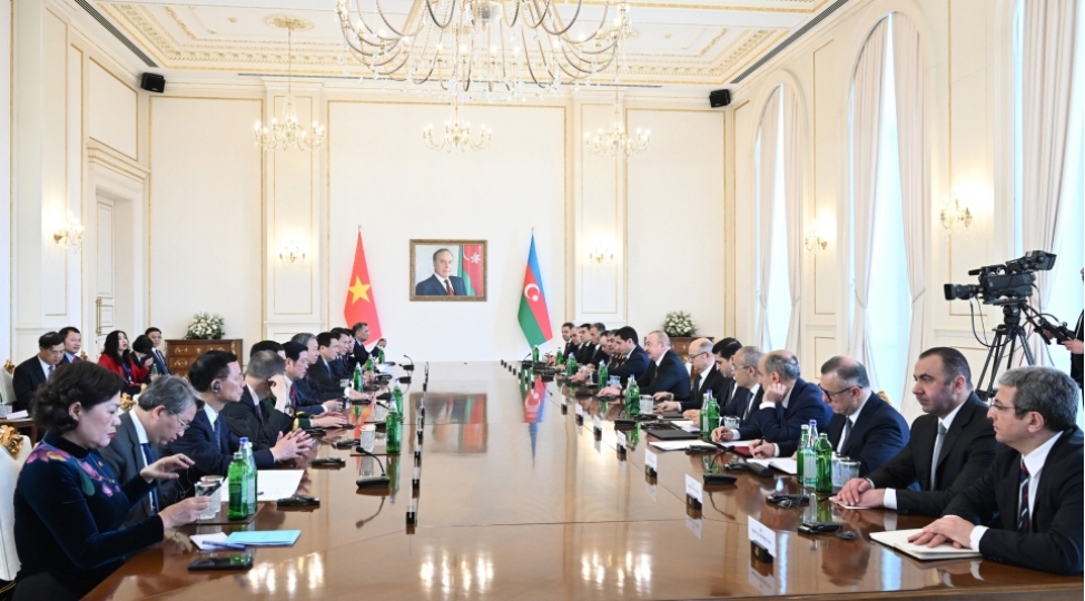 prezidentin-vyetnam-kommunist-partiyasinin-merkezi-komitesinin-bash-katibi-ile-genish-terkibde-gorushu-kechirilib-yenilenibfoto