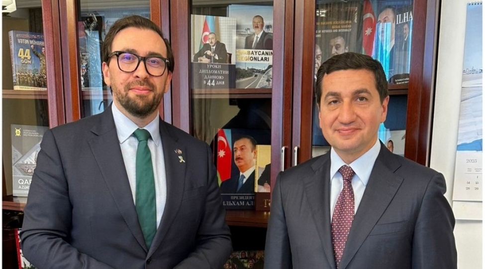 prezidentin-komekchisi-nato-numayendesi-ile-gorushub