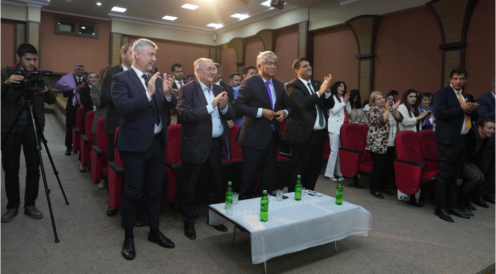 shandor-lejak-ndu-da-yasham-uchun-nefes-adli-eseri-esasinda-hazirlanmish-tamashani-ayaqda-alqishladi