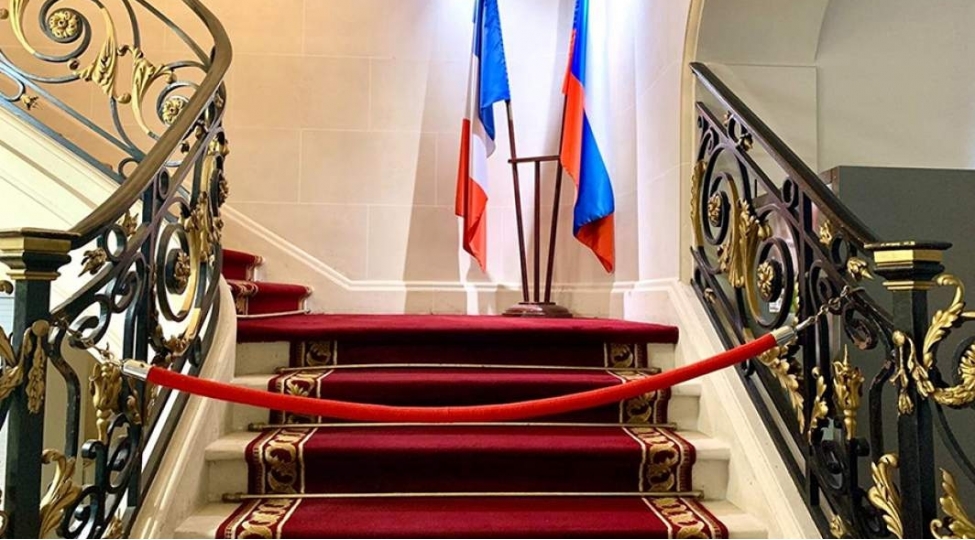 parisdeki-rus-evinin-hesablari-blokdan-chixarilib