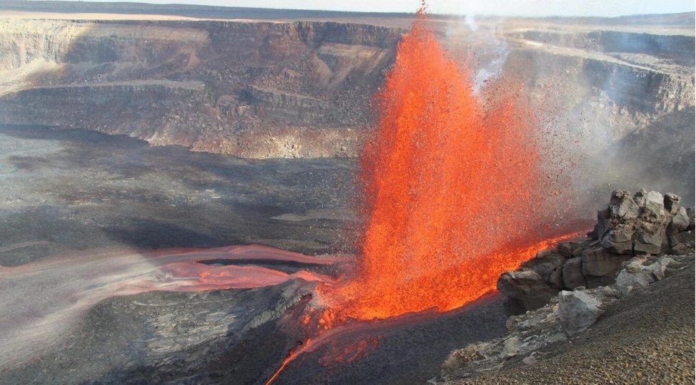 dunyanin-en-tehlukeli-vulkanlarindan-biri-oyanib
