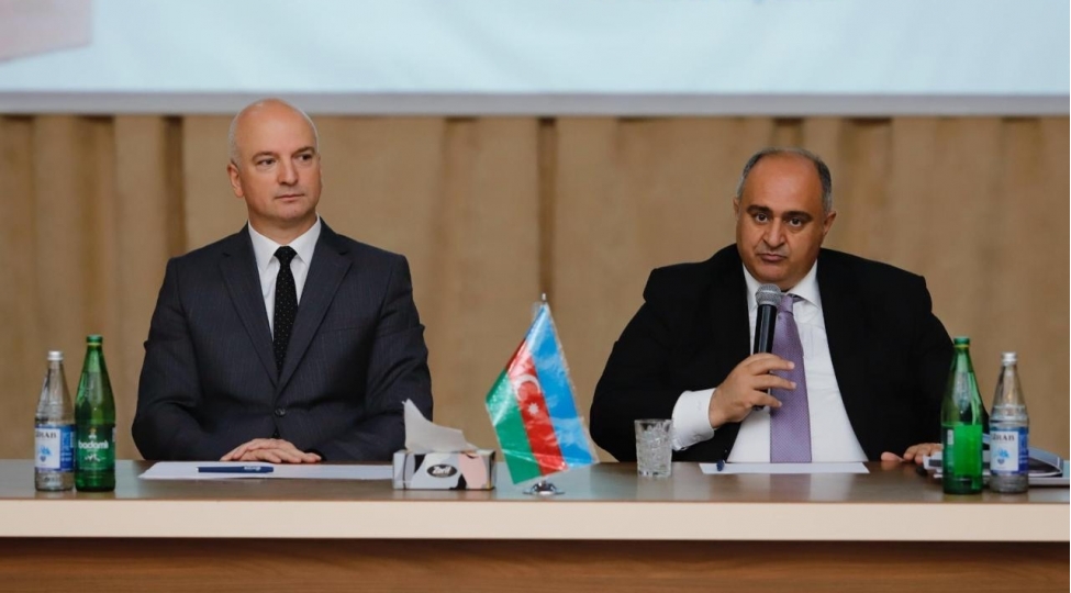 bsu-nun-rektoru-sederek-rayonunda-mekteblilerle-gorush-kechirib