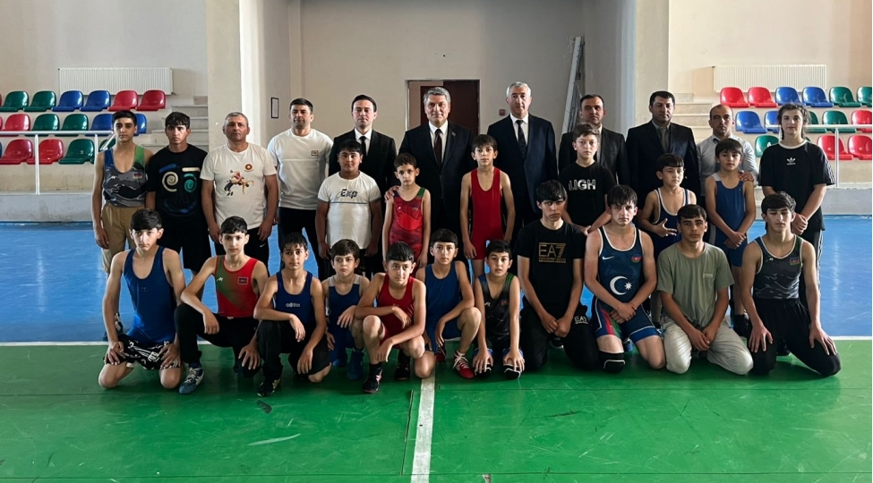 mezahir-efendiyev-goychay-ve-agdashda-idman-ictimaiyyeti-ile-gorush-kechirib
