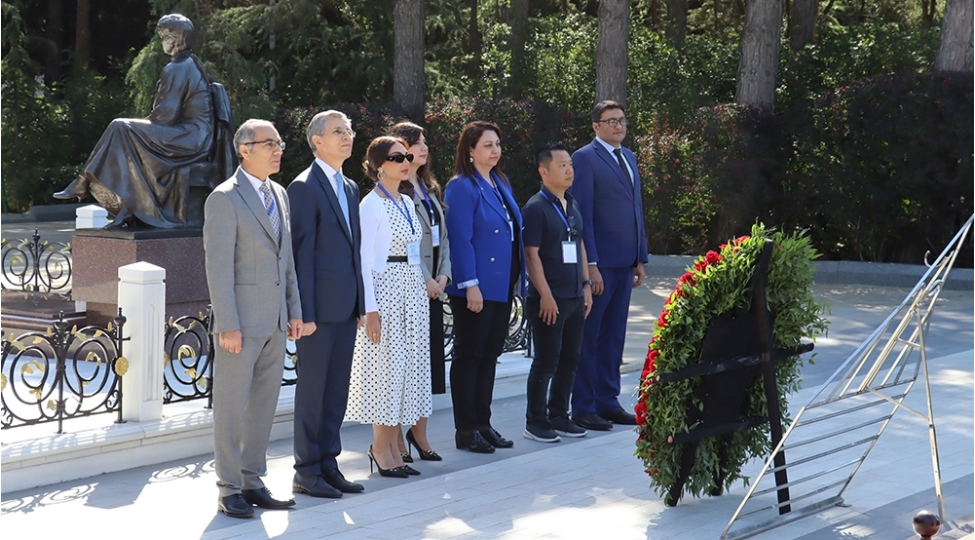 azerbaycan-universitetinde-ikigunluk-beynelxalq-konfrans-ishe-bashlayib