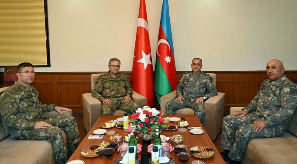 azerbaycanla-turkiye-arasinda-herbi-emekdashligin-genishlendirilmesi-muzakire-olunub