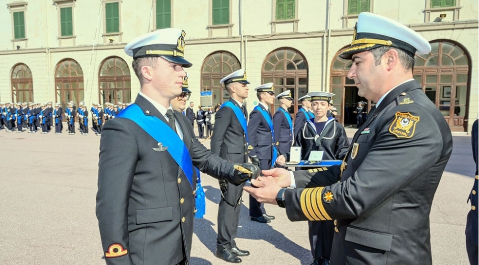 italiyali-zabite-azerbaycan-hdq-komandani-adindan-denizchi-kortiki-hediyye-olunub