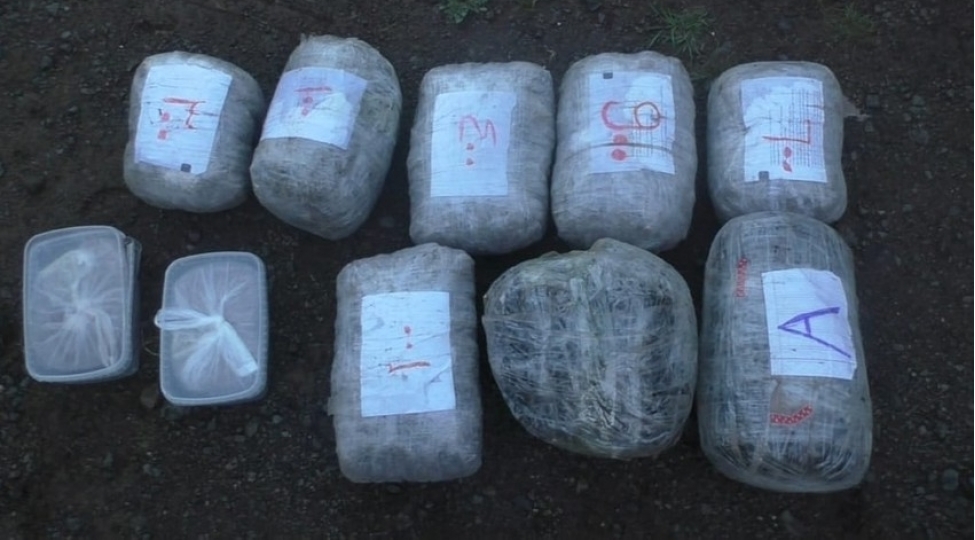 qazaxistanda-polis-menzilden-83-vedre-marixuana-musadire-edib