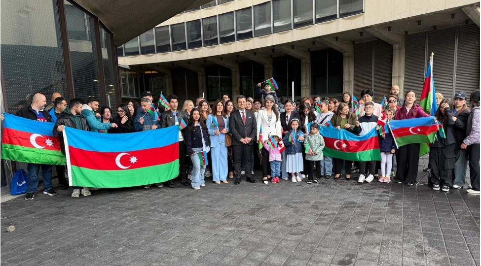 turkiyenin-bash-konsulu-torontoda-azerbaycanlilarin-aksiyasina-qoshulub