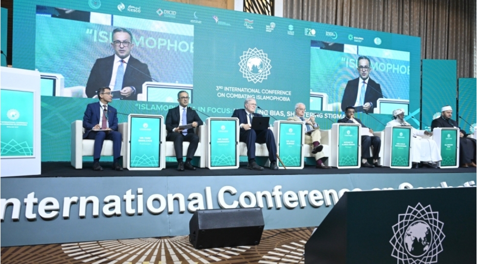beynelxalq-konfransda-islamofobiyada-qlobal-meyiller-chagirishlar-ve-cavablar-movzusu-muzakire-edilib
