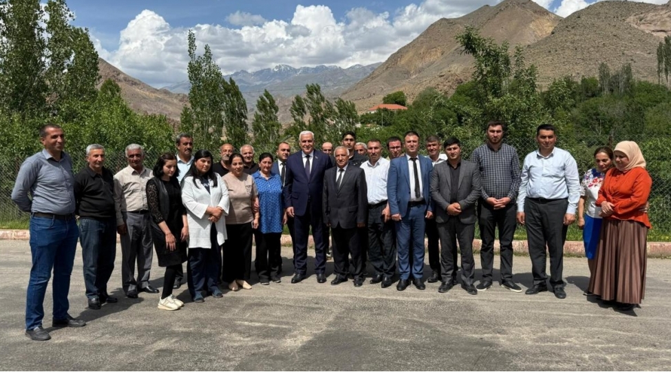 milli-meclisin-deputati-vuqar-rehimzade-ordubad-ve-culfada-sechicileri-ile-novbeti-gorushlerini-kechirib-foto