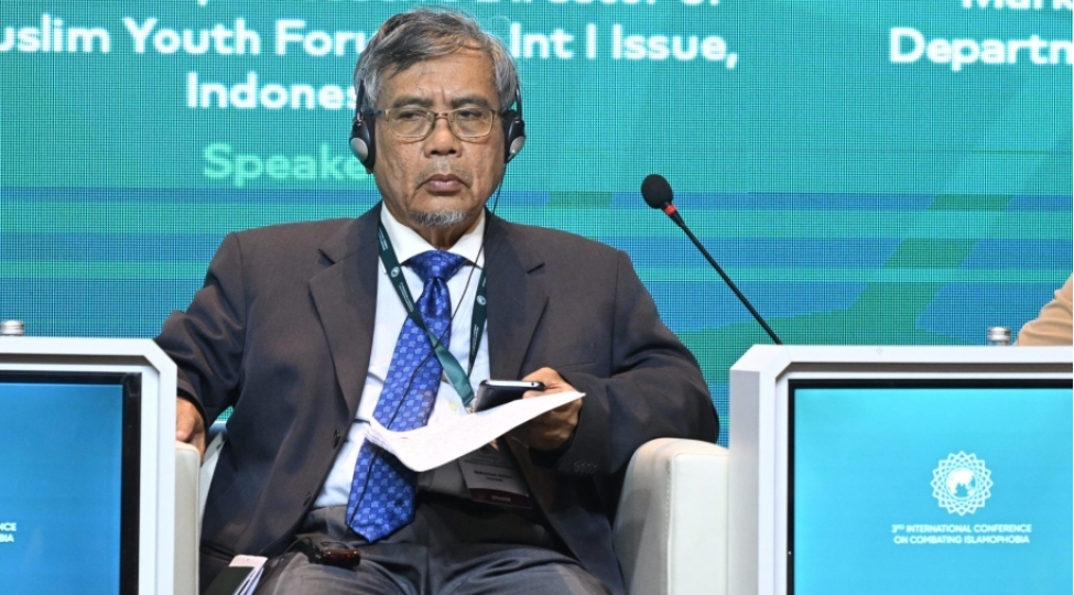 islamofobiya-ile-mubarize-insan-huquqlarina-hormet-eden-her-bir-gencin-mesuliyyetidir-mohamad-antoni