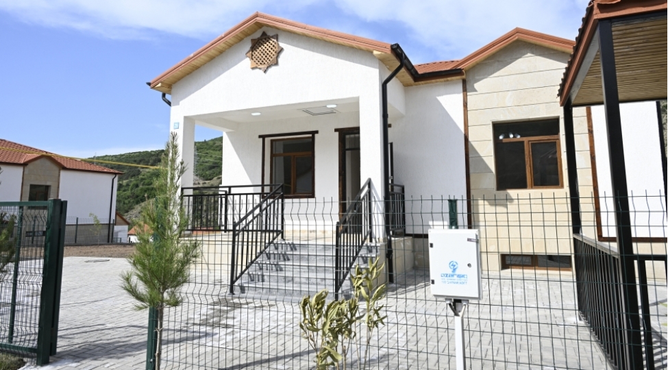 lachinda-daha-17-aileye-evlerinin-acharlari-teqdim-olunub