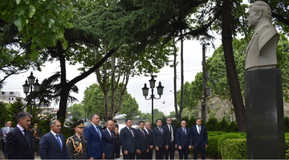tbiliside-ulu-onderin-abidesi-ziyaret-olunub-2