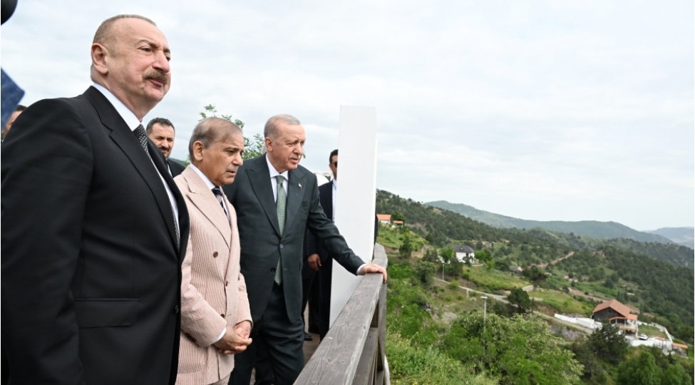 azerbaycan-ve-turkiye-prezidentleri-pakistanin-bash-naziri-lachin-sheherinde-seyrengahda-olublar-foto