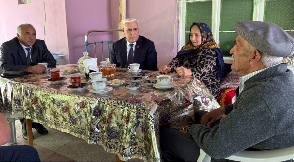 milli-meclisin-deputati-vuqar-rehimzade-ordubadda-shehid-ailelerini-ve-culfada-100-yashli-sakini-evlerinde-ziyaret-edib-foto