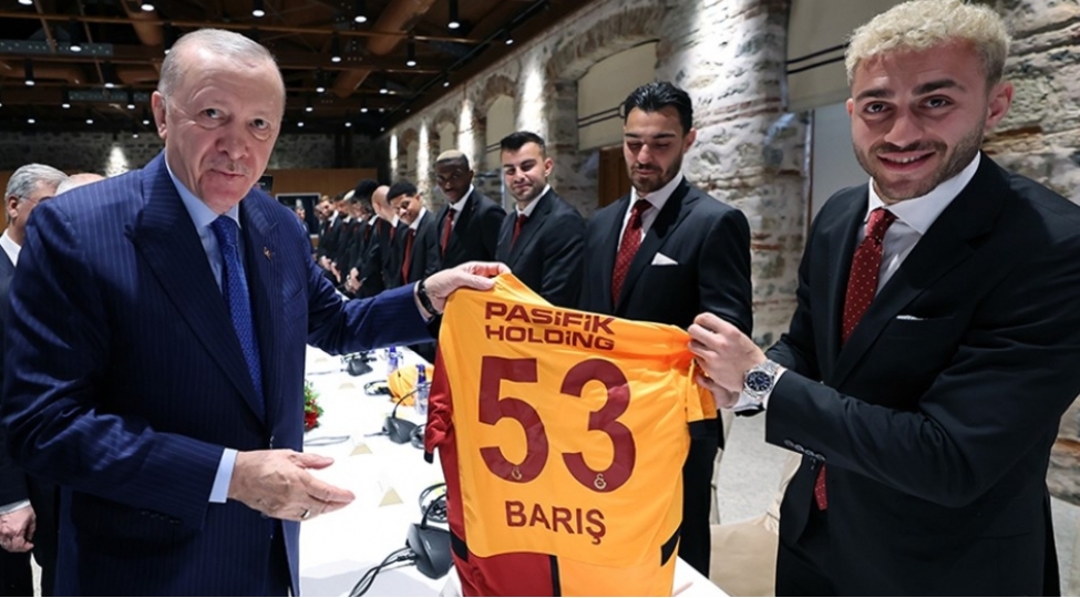 erdogan-superliqa-chempionu-olan-qalatasaray-komandasini-qebul-edib