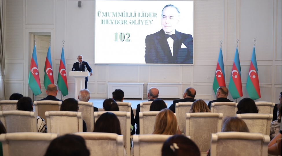 gencede-azerbaycanshunasligin-aktual-meseleleri-yeni-dovrun-azerbaycani-adli-elmi-konfrans-kechirilib