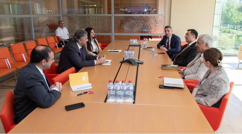 ada-koch-universiteti-ve-banm-rektorlari-arasinda-emekdashliq-gorushu-kechirilib