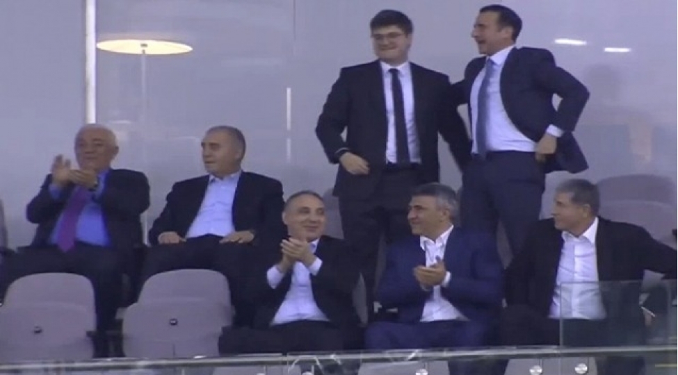 dovlet-resmileri-milli-komandanin-oyununu-izledi-video