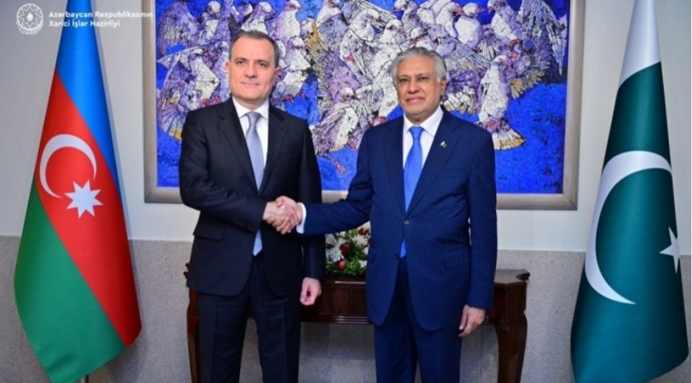 azerbaycan-ve-pakistan-xin-bashchilari-eco-zirvesinin-teferruatlarini-muzakire-edibler