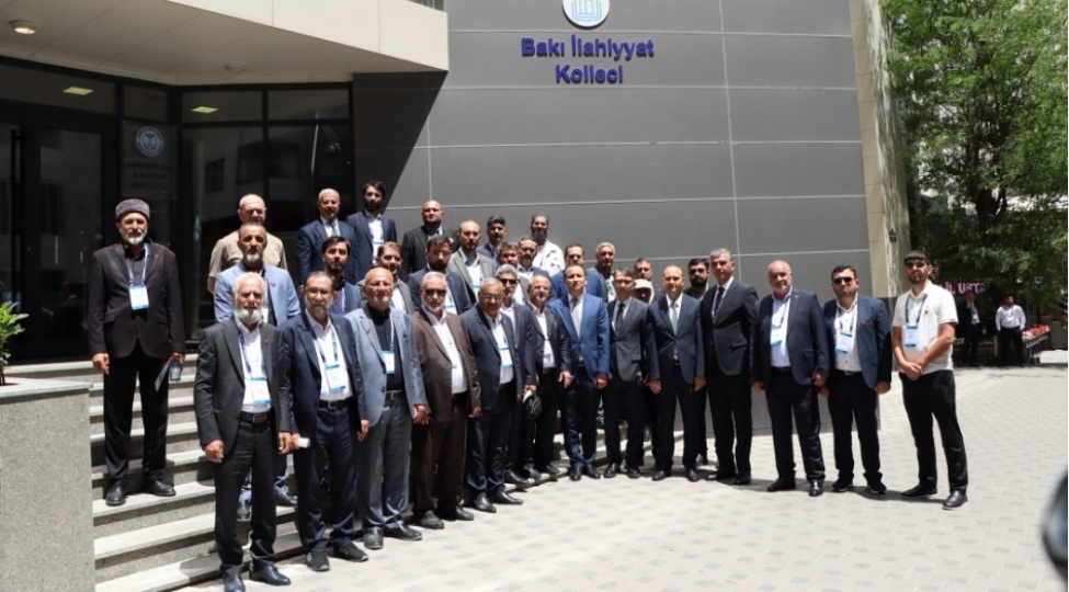 azerbaycan-ilahiyyat-institutunda-turkiyeden-ve-gurcustandan-gelen-din-xadimleri-ile-gorush-olub