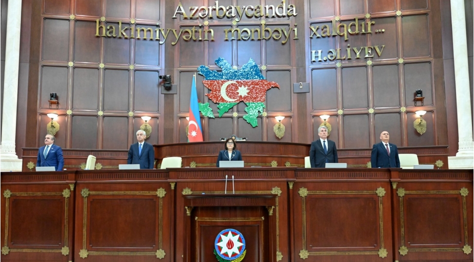 parlament-budcenin-icrasini-i-oxunushda-muzakire-edir