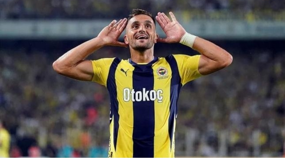 fenerbaxcha-daha-bir-futbolchu-ile-yollari-ayirdi