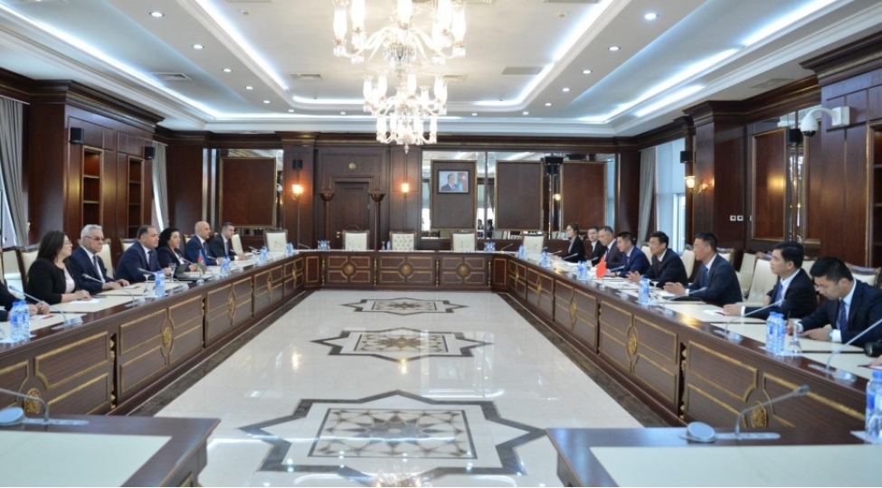 azerbaycan-ve-chin-arasinda-parlamentlerarasi-emekdashliq-muzakire-olunub