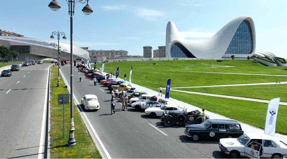 peking-to-paris-motor-challenge-rallisinin-azerbaycan-merhelesine-start-verilib