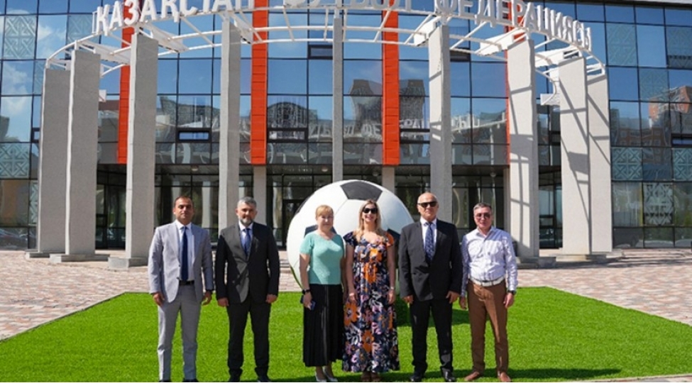 affa-emekdashlari-qazaxistan-futbol-federasiyasinin-inzibati-binasinda-olublar