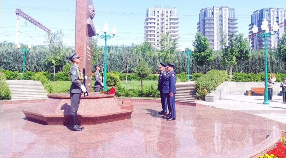 azerbaycan-hhq-nin-komandani-ozbekistana-sefer-edib