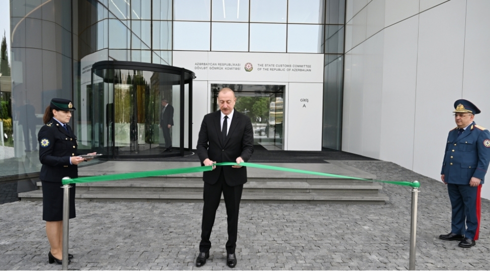 prezident-ilham-eliyev-dovlet-gomruk-komitesinin-yeni-inzibati-binasinin-achilishinda-ishtirak-edib