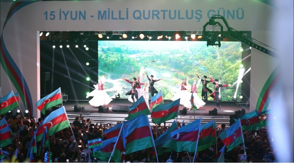 xalq-artisti-tunzale-agayeva-milli-qurtulush-gununde-chixish-etdi-video