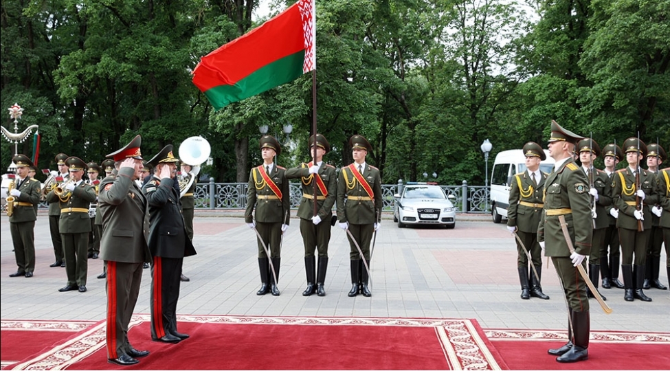 minskde-azerbaycan-ve-belarus-mudafie-nazirleri-gorushub