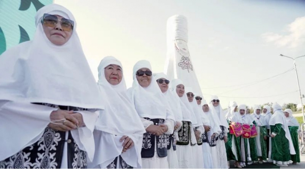 qazaxistanda-dord-metrlik-kimeshekle-dunya-rekordu-qeyde-alinib