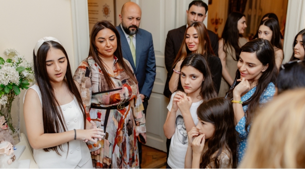 Maqsud İbrahimbəyov Yaradıcılıq Mərkəzində “Zeynəbin sehrli dünyası” adlı sərginin açılışı olub
