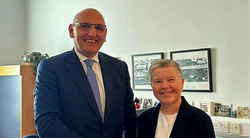 elchin-emirbeyov-irlandiya-resmileri-ile-azerbaycan-ermenistan-normallashma-prosesini-muzakire-edib