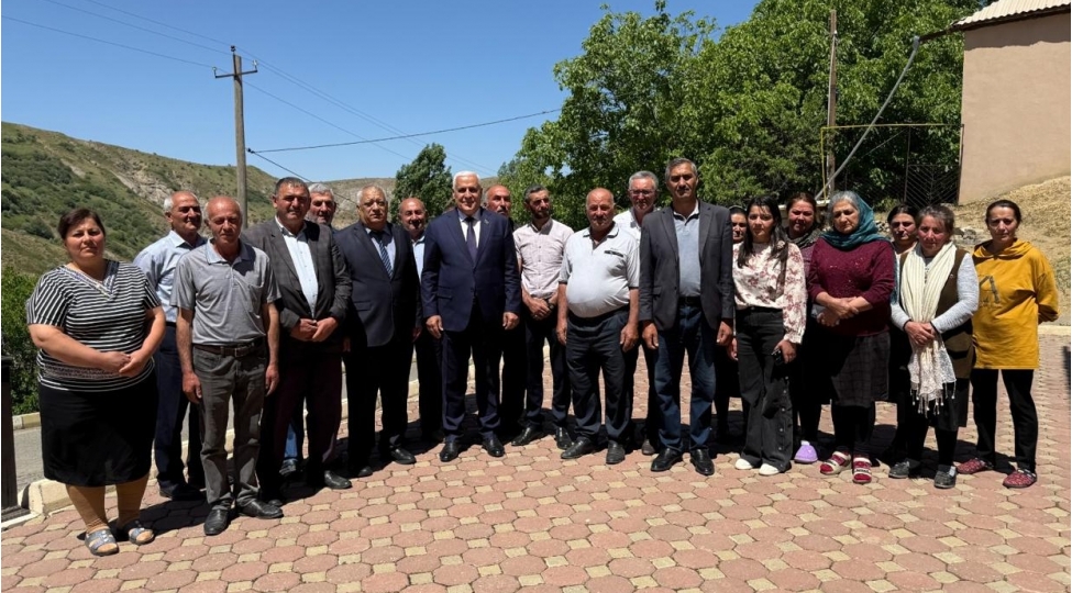 milli-meclisin-deputati-vuqar-rehimzade-culfada-sechicileri-ile-novbeti-gorushunu-kechirib-foto-4