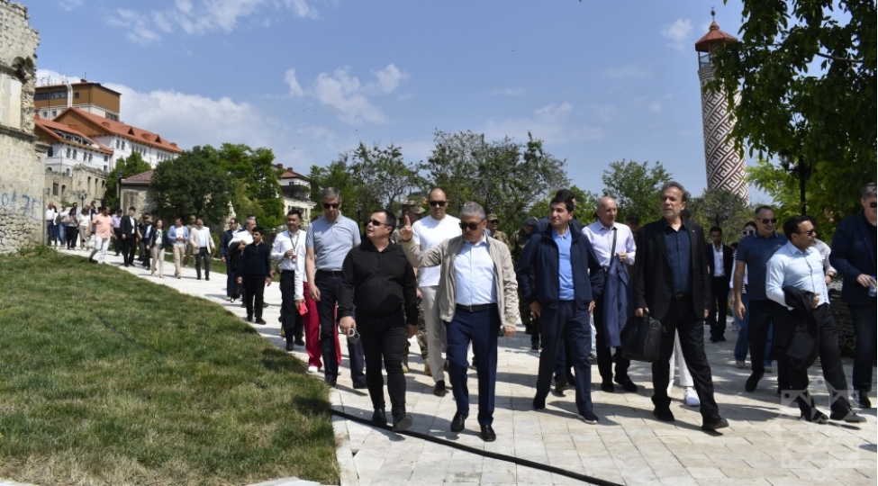 diplomatik-korpusun-numayendeleri-shusha-sheheri-ile-tanish-olublar-2