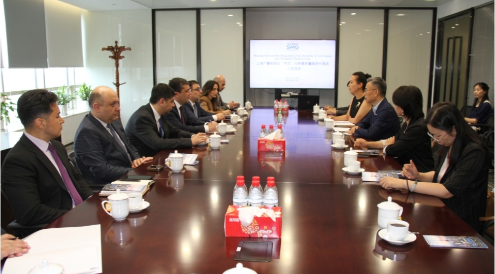 azerbaycan-numayende-heyeti-shanxay-media-qrupunun-bash-direktoru-ve-bash-redaktoru-ile-gorushub