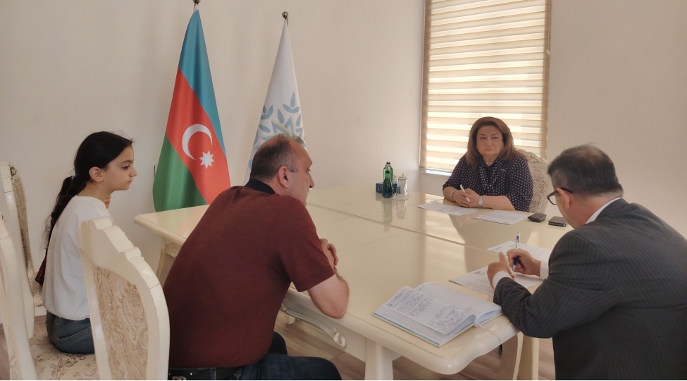 hicran-huseynova-sumqayitda-vetendashlarla-novbeti-gorush-kechirib