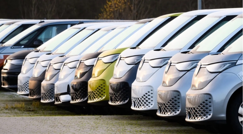 volkswagen-16-min-500-avtomobili-on-hava-yastigindaki-qusura-gore-geri-chagirir