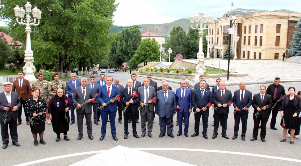 dashkesende-cavanshir-qocayevin-ateshi-75-illik-yubileyi-ve-daglarin-qoynunda-yashanan-omur-kitabinin-teqdimati-kechirilib