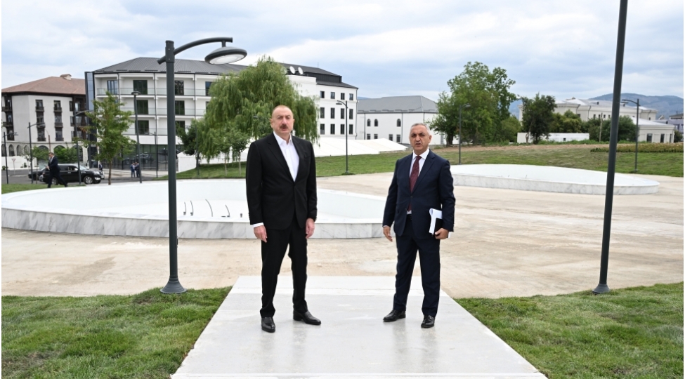 prezident-ilham-eliyev-xankendide-zefer-parkinda-gorulen-tikinti-ishleri-ile-tanish-olub-2