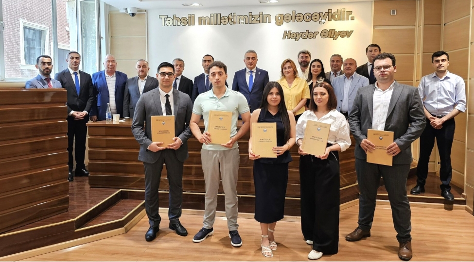 vekiller-kollegiyasi-rehberinin-sedrliyi-ile-baki-dovlet-universitetinde-magistrantlarin-dissertasiyasi-mudafie-olunub-foto