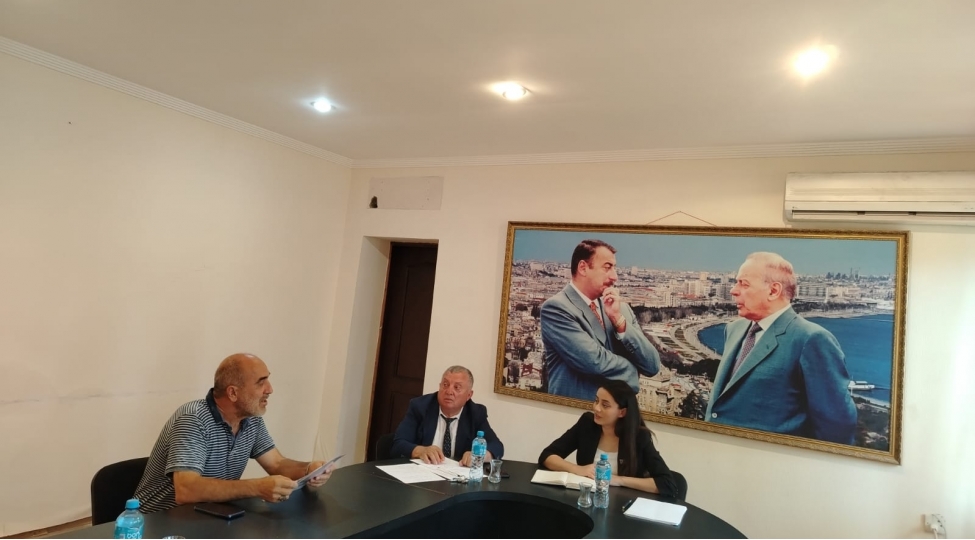 sebine-xasayeva-bir-qrupvetendashi-qebul-edib