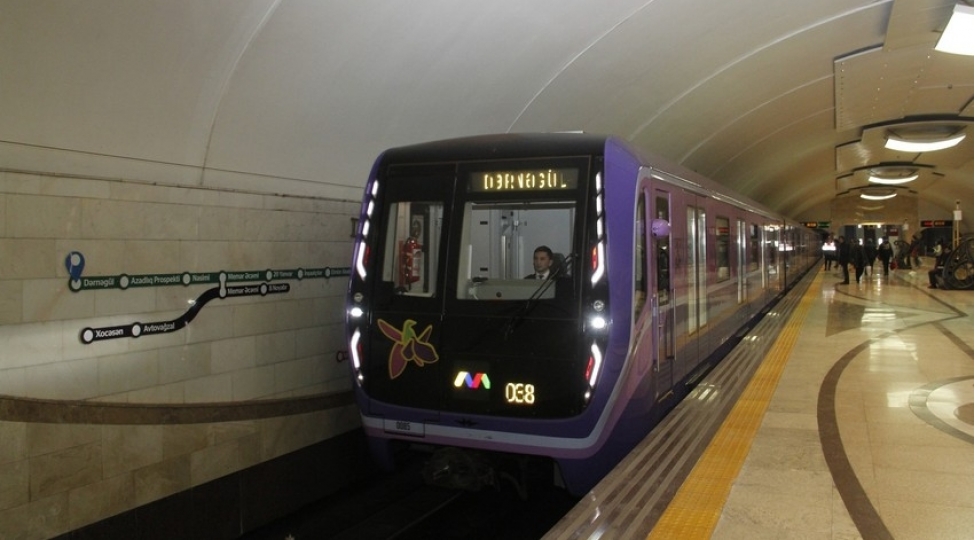 baki-metrosu-i-yarimilde-111-milyondan-chox-sernishin-dashiyib