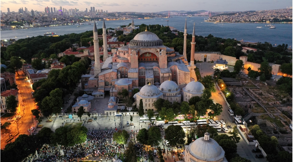 ayasofyanin-yeniden-mescid-kimi-fealiyyete-bashlamasindan-besh-il-otur