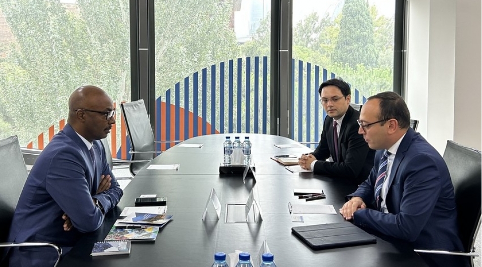 azerbaycan-ruanda-ile-mehsullarin-potensial-tedarukunu-muzakire-edib