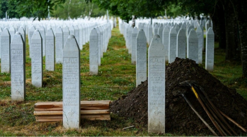 srebrenitsa-soyqirimindan-30-il-otur